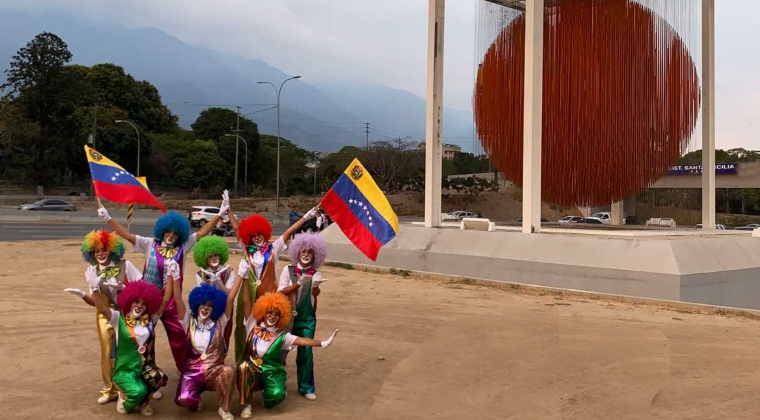 ¡A celebrar el Día del niño con las Payasitas NifuNifa Venezuela!