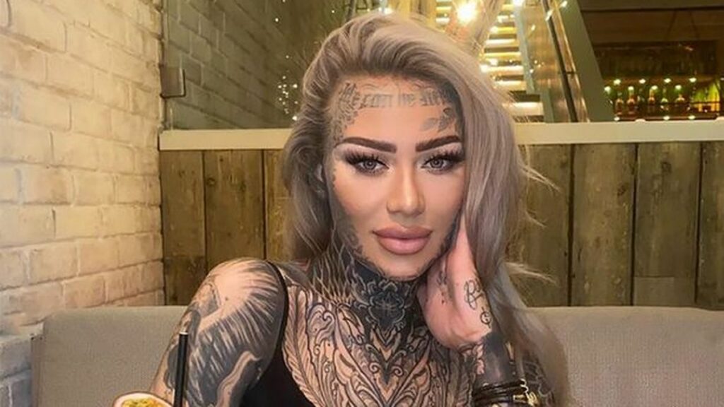 ¿Ya la conoces? Ella es Becky Holt, la modelo de Onlyfans con más