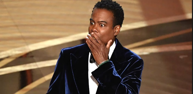 Chris Rock es criticado por sus chistes sobre Nicole Brown durante su rechazo a los Oscars