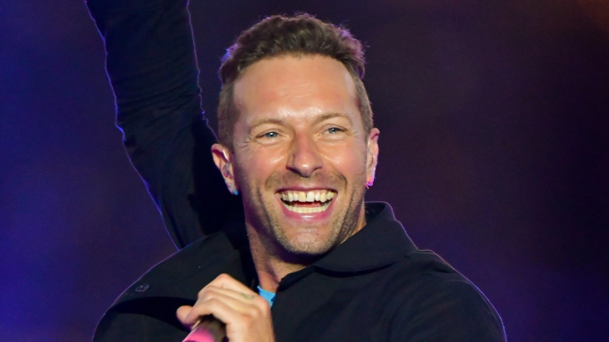 Coldplay pospone conciertos en Brasil por salud de Chris Martin ??‍♂️?️
