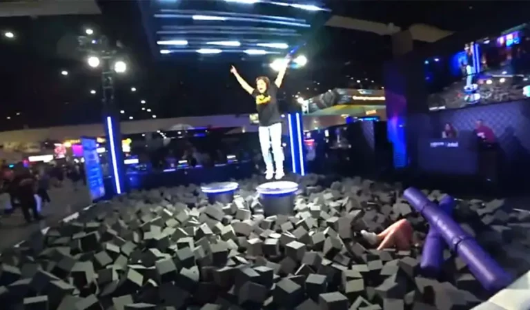 Una streamer se rompe la espalda en dos partes tras un accidente en la TwitchCon