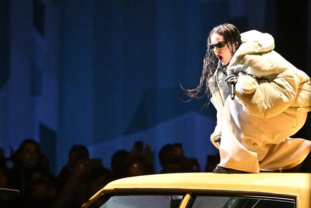 Rosalía sorprende cantando en el desfile de Louis Vuitton
