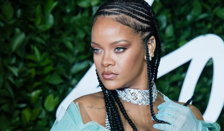 Rihanna tomó turno y le respondió a los haters que la criticaron por cómo se refiere a su bebé