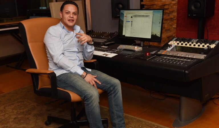 Haciendo posible lo imposible: Edwin Navarrete expone su visión creativa como productor musical