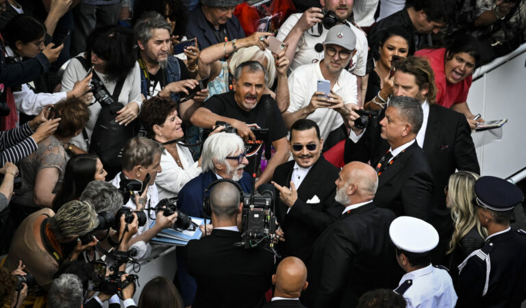 Cannes arranca con el frenesí de Johnny Depp, el alocado pelo azul de Helen Mirren y mucho más
