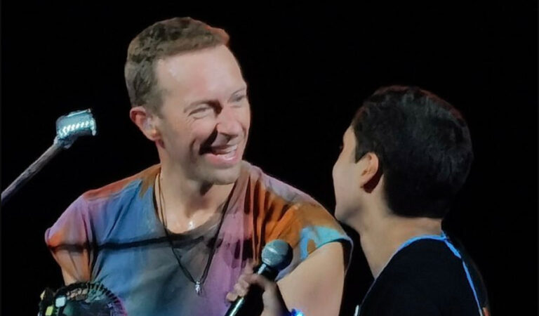 Coldplay le cumplío el sueño a un joven venezolano  con autismo en pleno concierto en Barcelona [VIDEO]