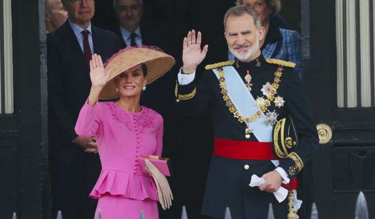 Venezuela presente: Carolina Herrera vistió a la reina Letizia para la coronación de Carlos III
