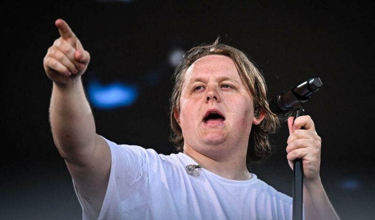 Lewis Capaldi se tomará un descanso de las giras en un «futuro previsible»