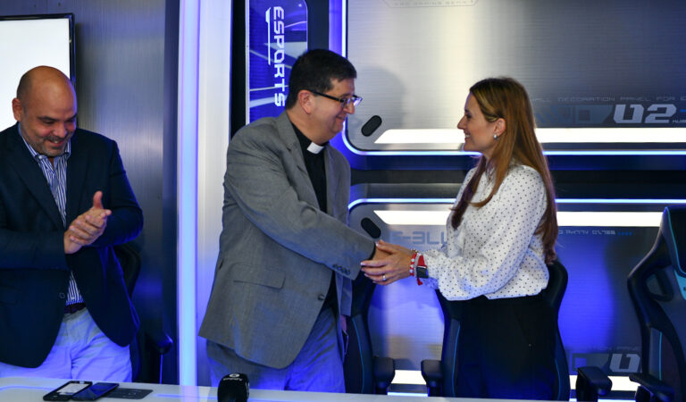 Academia e-Sports y Artes Digitales: Simpletv y la UCAB sellaron alianza con el fin de fortalecer funcionamientos 