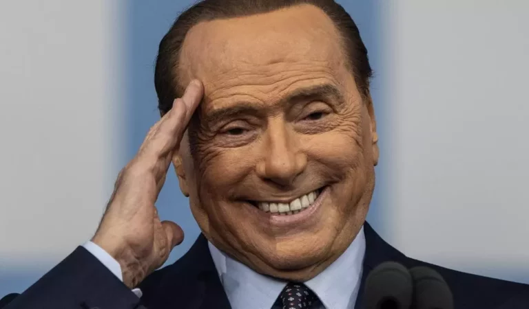Silvio Berlusconi, magnate de los medios de comunicación y ex primer ministro italiano, muere a los 86 años