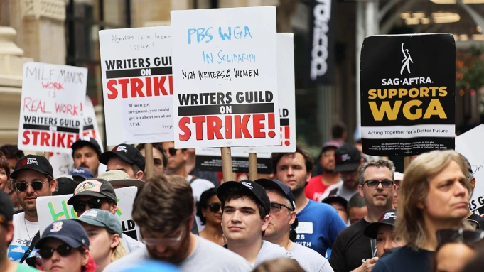 Sindicato de Guionistas y de Directores envían mensajes de solidaridad a los actores que se fueron a huelga