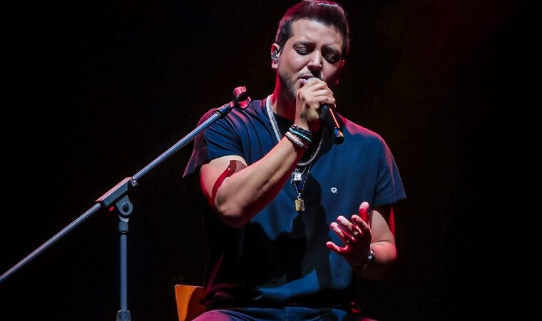 Un tesoro musical: Víctor Muñoz presentó su nuevo EP titulado «En Vivo desde el Poliedro de Caracas»
