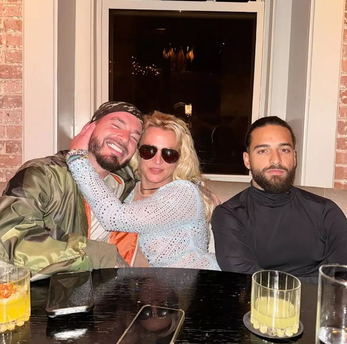 «No sé quiénes son», Britney Spears tras tomarse foto con Maluma y J Balvin