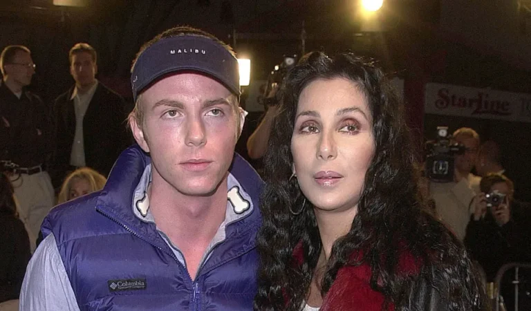 Cher pide al tribunal que supervise las finanzas de su hijo