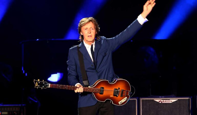 Medio siglo después, la emoción de McCartney al recuperar el instrumento de sus años dorados con los Beatles