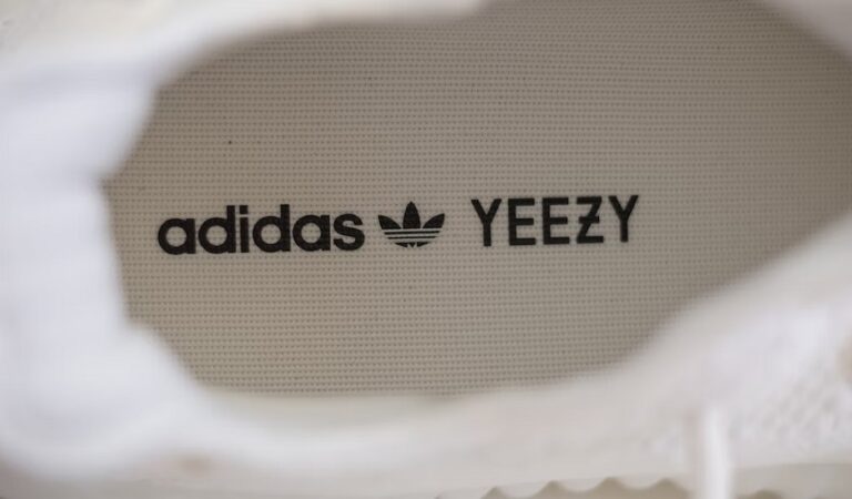 Adidas pondrá en liquidación sus existencias de Yeezy para cerrar el capítulo