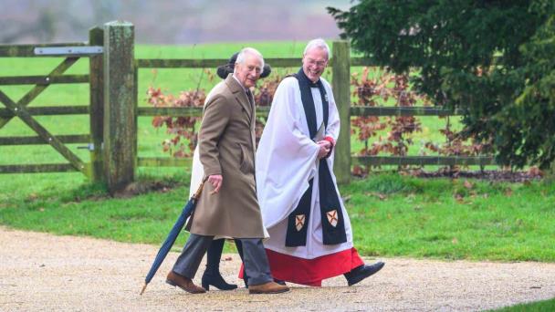 Carlos III de vuelta a la fe en Sandringham tras ser diagnosticado con cáncer