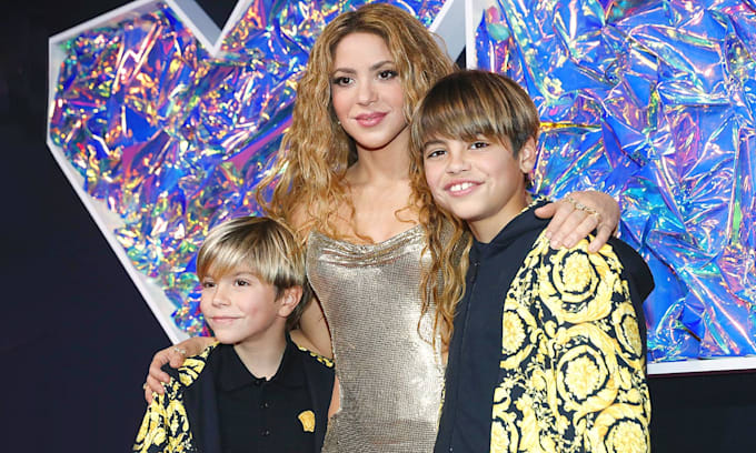 ¡Shakira es fangirl number one! La artista enloquece grabando el show de su bebé como estrella del rock
