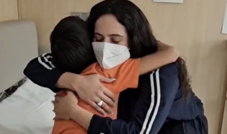 Rosalía sorprendió al visitar un hospital de niños con cáncer en Barcelona