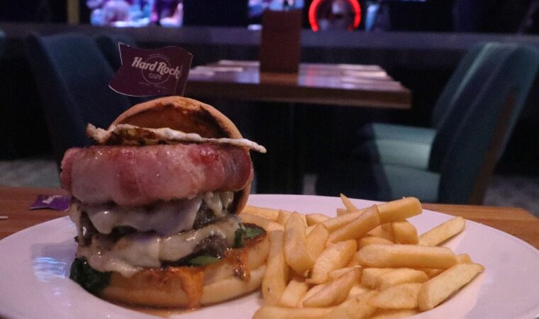 World Burger Tour Hard Rock Cafe®: Venezuela presentó la Triple Play 
