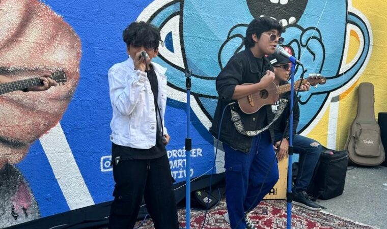 «Una realidad que nos llena de mucha alegría»: Mati y Moi plasmados en el nuevo mural de Chacao