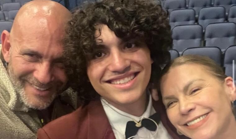 ¡Que talento! Olga Tañón se sorprende al escuchar cantar a su hijo menor en una obra musical