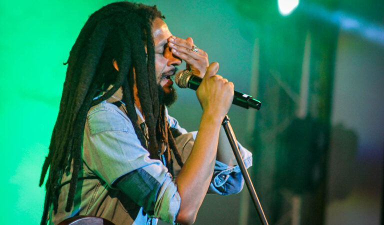 La buena vibra y el reggae se apoderaron de Caracas con la presentación de Julian Marley y The Wailers