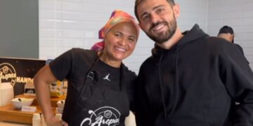 Venezolana le cocinó arepas a jugadores del Mánchester City- Foto Cortesía