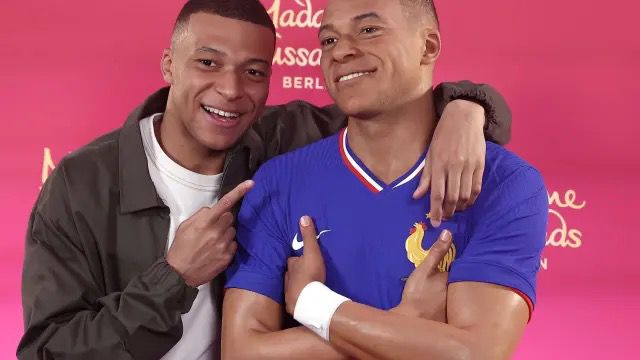 Así reaccionó Mbappé a su nueva figura de cera