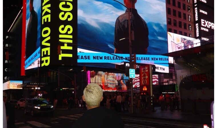 Desde el Time Square, Noreh anuncia su nuevo sencillo “Aguas profundas”