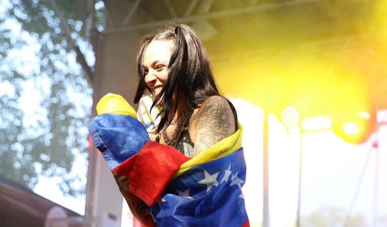 ¡Venezuela en alto! Carmen De León brilló en Lollapalooza