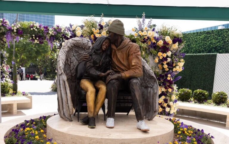 Estatua de Kobe Bryant y su hija- Foto Cortesía