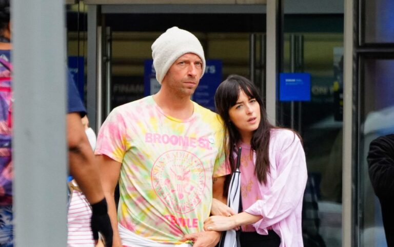 Dakota Johnson y Chris Martin- Foto Cortesía