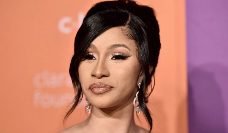 Así de sexy presumió Cardi B su embarazo