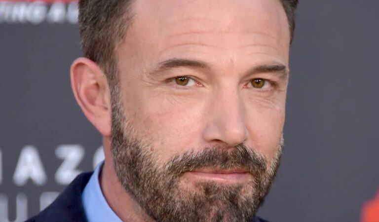 Ben Affleck sorprende con un nuevo look elegante en Los Ángeles