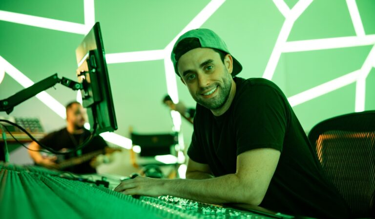 Ingeniero de Audio venezolano, Enrique Ferrer Alcalá se destaca por su reconocido trabajo en Miami