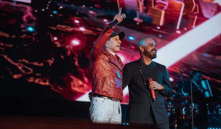 Omar Enrique presenta un adelanto de su disco en Vivo: “Un Hombre Busca una Mujer”, junto a Jossie Esteban