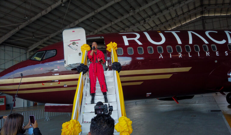 Gigi Mendez le puso el toque musical a la presentación del avión oficial de La Vinotinto