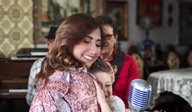 Aisha Stambouli y Eithan Kauam estrenan “Eres tú” y celebran el Día de las Madres
