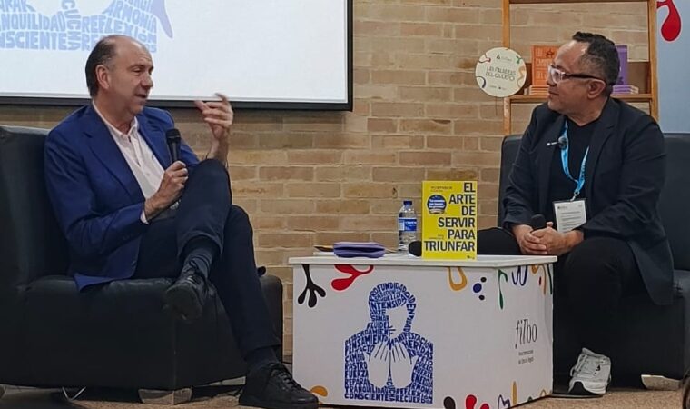 Éxito rotundo de Raúl Camacho y su libro «El Arte de Servir para Triunfar» en la Feria del Libro de Bogotá