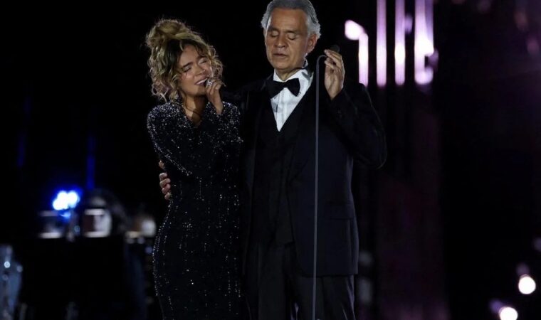 Karol G deslumbró en concierto histórico en el Vaticano junto a Andrea Bocelli