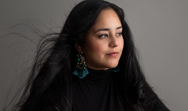 Winibey López: tres décadas de arte intenso y exagerado