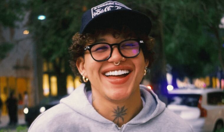 ¿Quién es? Beéle ya estaría saliendo con otra mujer y ¡tiene 14 años más que él!