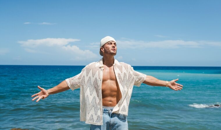 Gustavo Elis brilla con “No Me Falta Nada”: un triunfal regreso al merengue