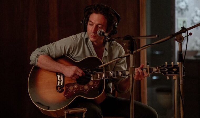 Jeremy Allen White revive el alma de Bruce Springsteen en ‘Música de ninguna parte’