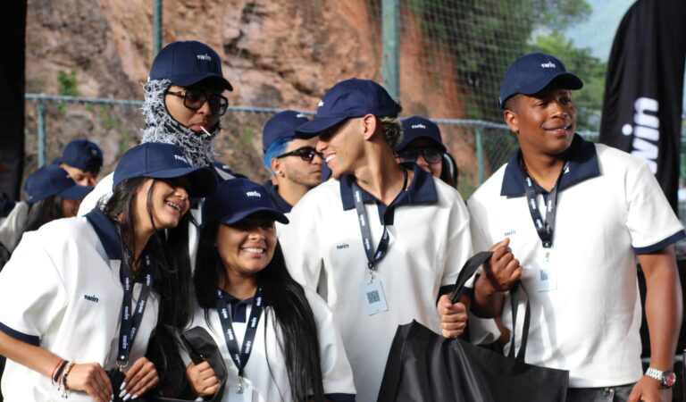 1Win celebró jornada de alegría y bienestar para adultos mayores en Caracas