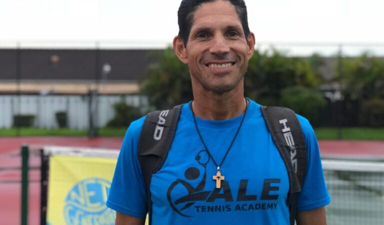 Juan Carlos Zambrano Briceño: Un instructor de tenis con visión y talento