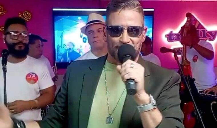 Enrique Barrios vuelve con «Mis Recuerdos»: un homenaje a su época dorada