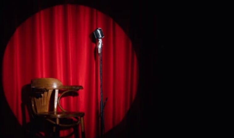 Microteatral apuesta por el stand up comedy en su temporada 19 con más de 45 comediantes en escena