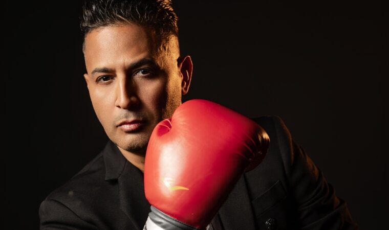 Charlie Cruz presenta “Invicto”, el álbum con el que marca un antes y un después en su carrera